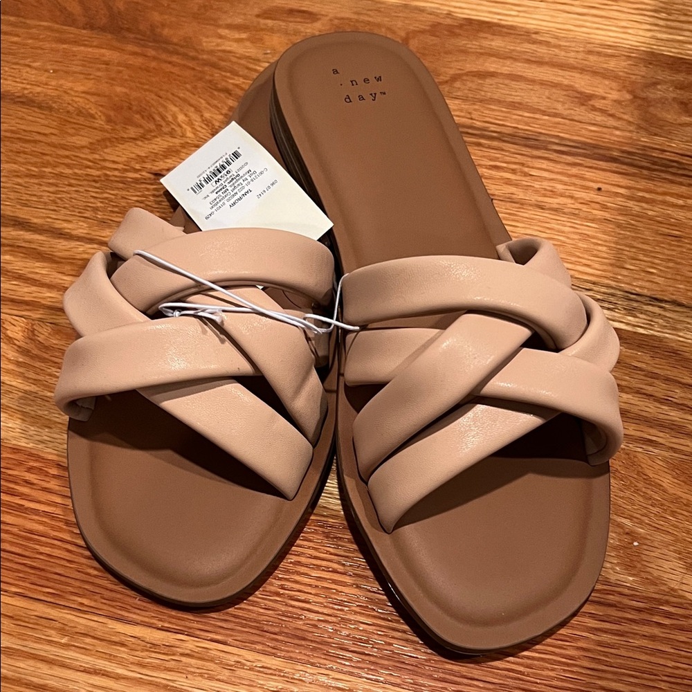 A New Day Women's Tan Crisscross Sandals